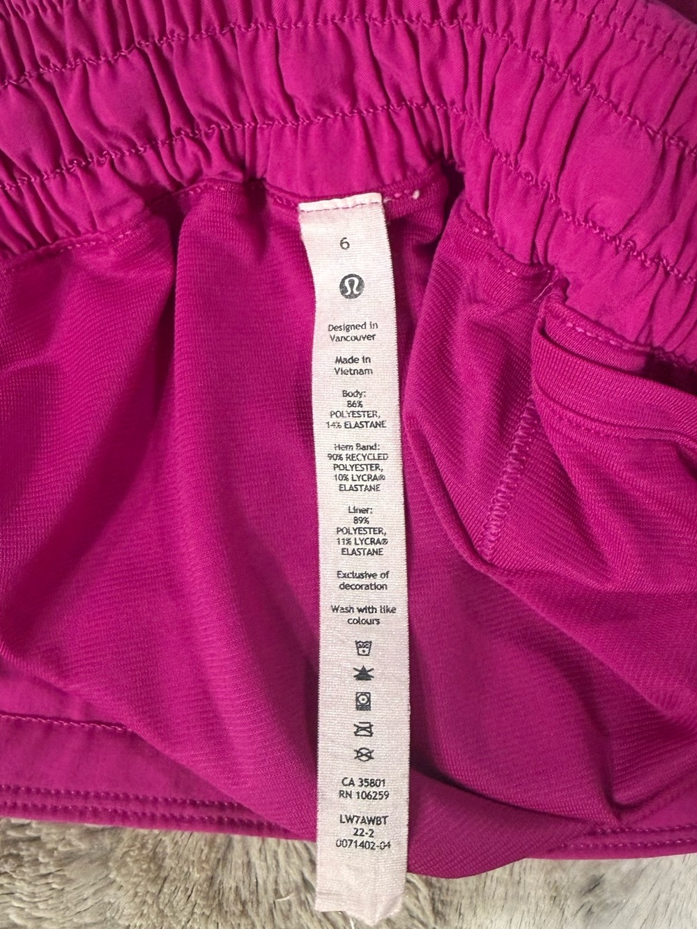 Lululemon Hotty Hot Short II "Long 4" in 
Ripened Raspberry Size 6 - Picture 13 of 16